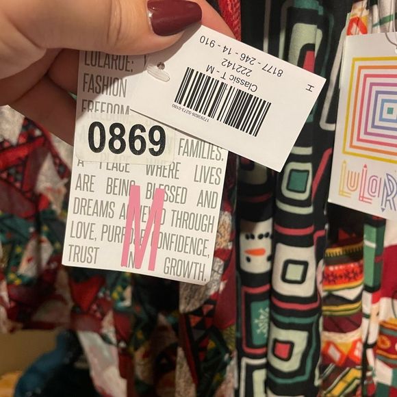 Lularoe holiday classic tee medium - Picture 4 of 6